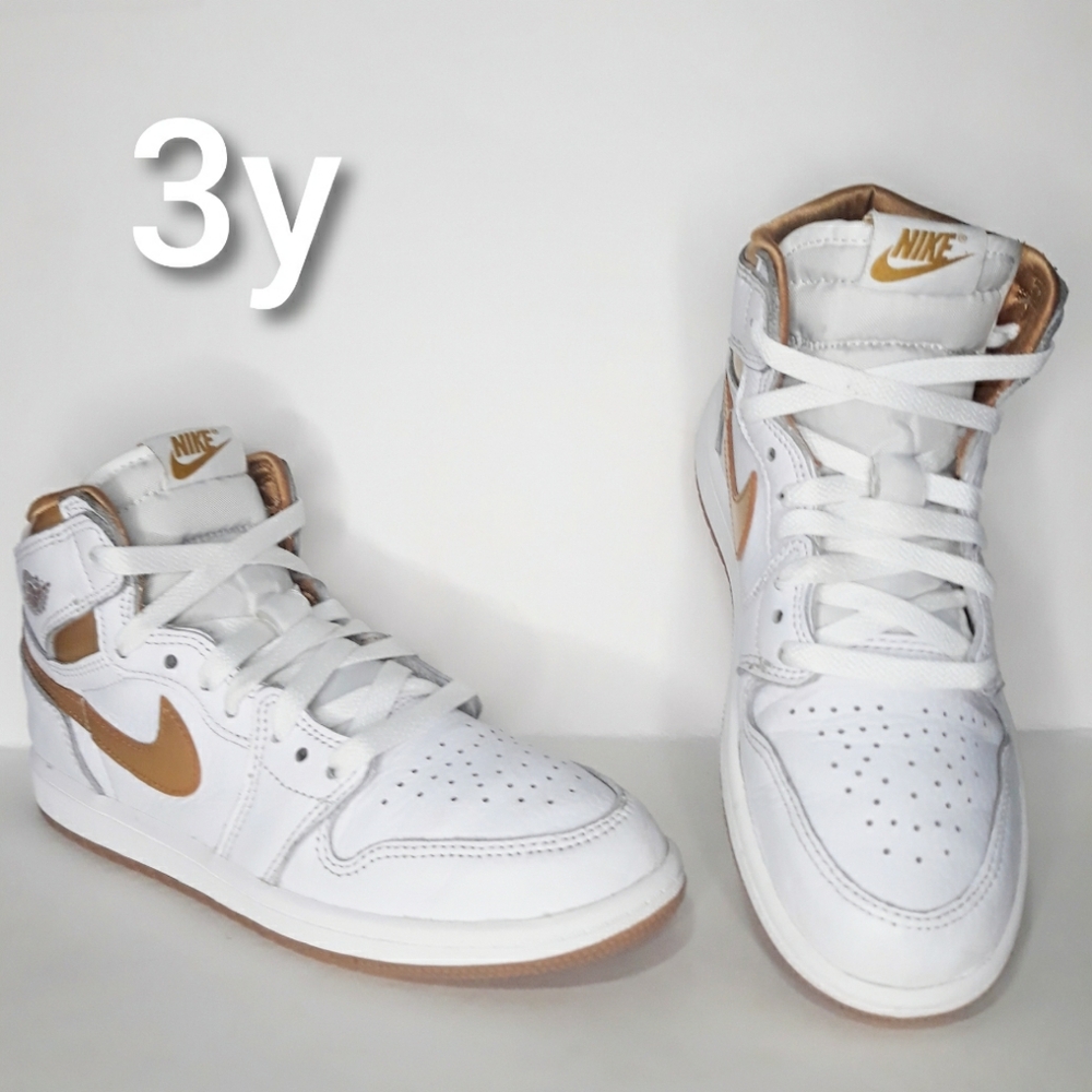 Jordan 1 Retro High OG 'White and Gold'   Size 3y